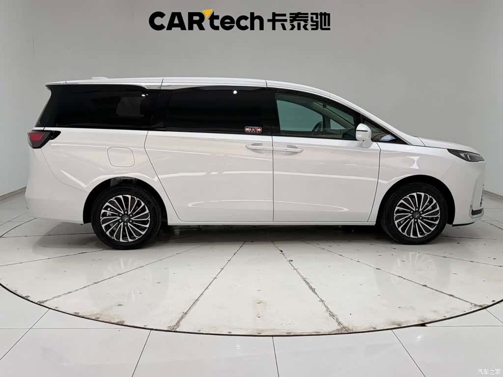 Buick GL8, 2025 12