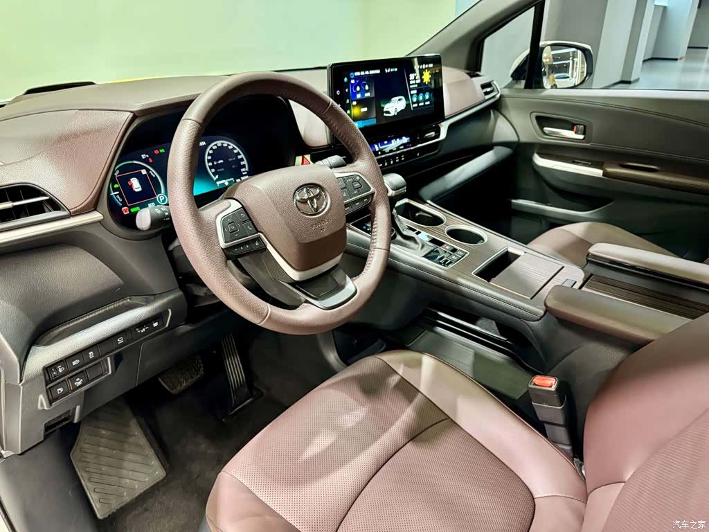Toyota Granvia, 2025 25