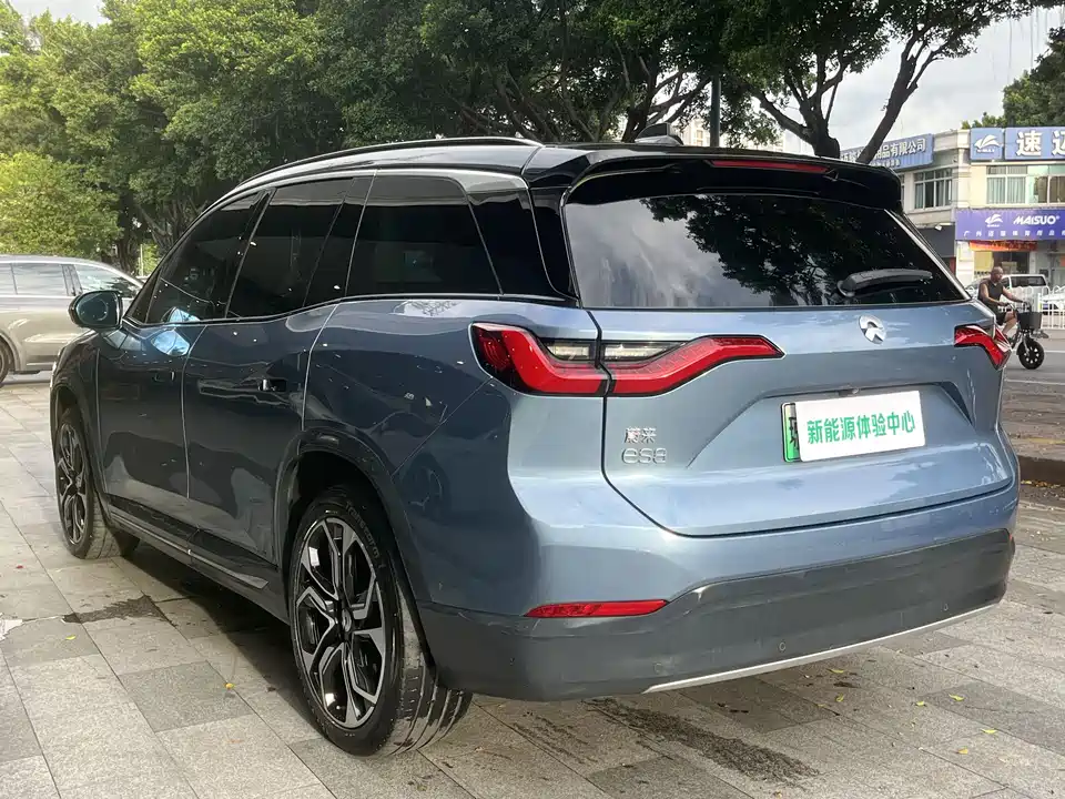 NIO ES8