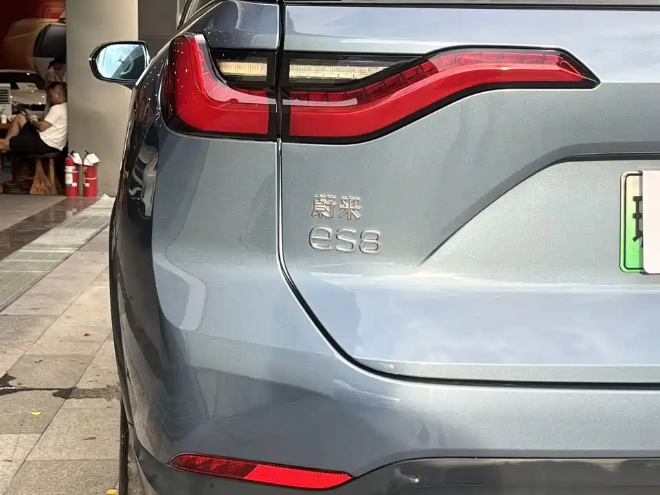 NIO ES8