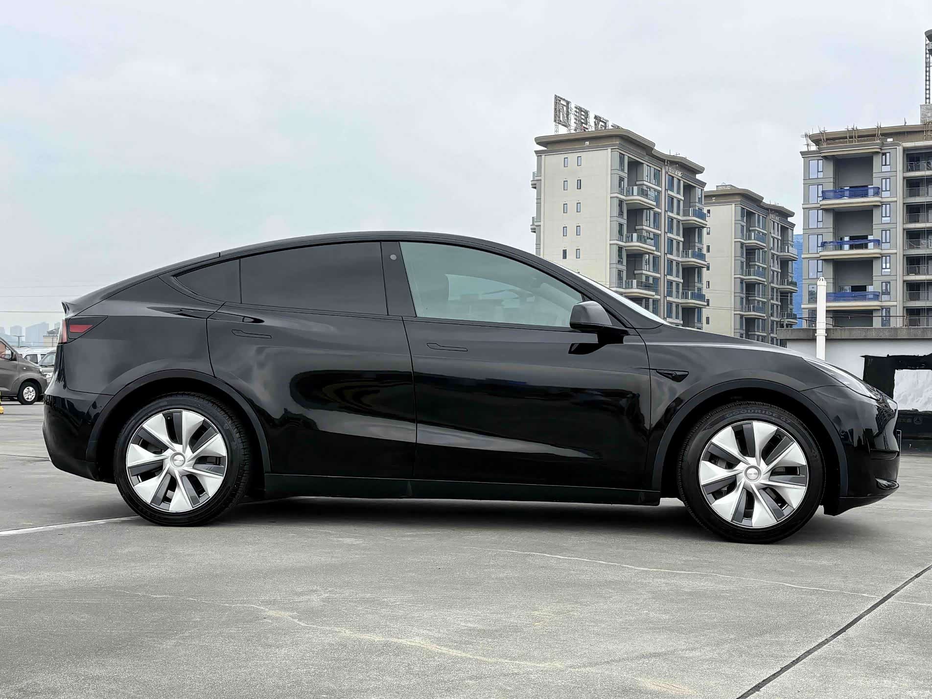 Tesla Model Y, 2022 4