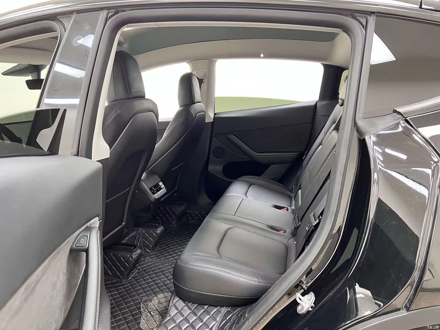 Tesla Model Y, 2021 17