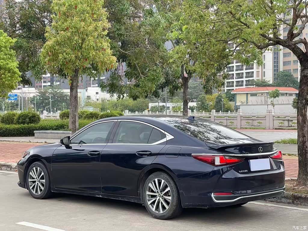 Lexus ES, 2019 3