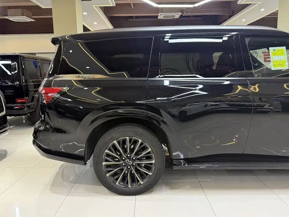 Infiniti QX80
