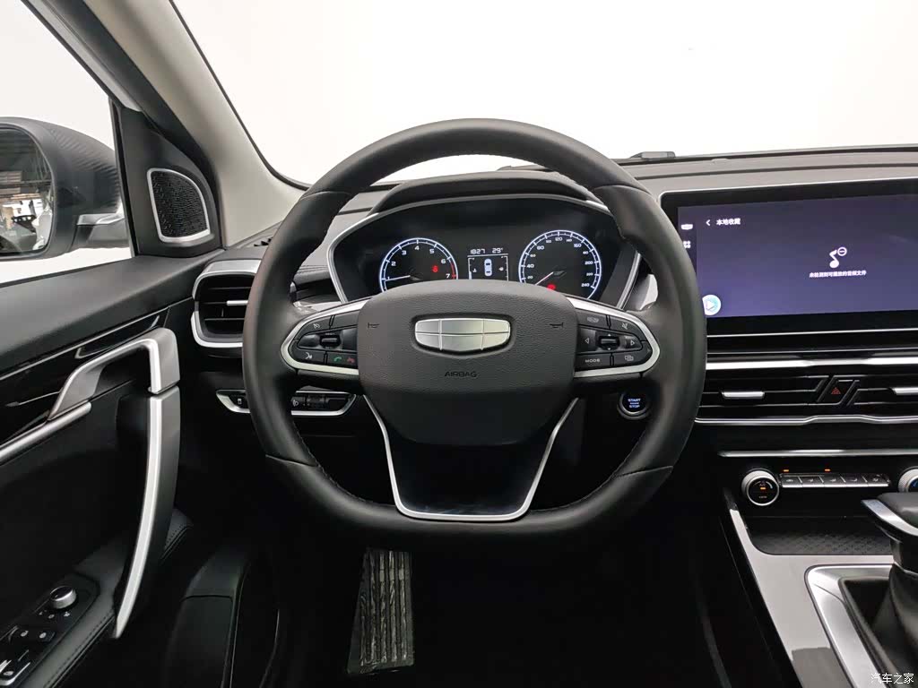 Geely Coolray, 2025 11