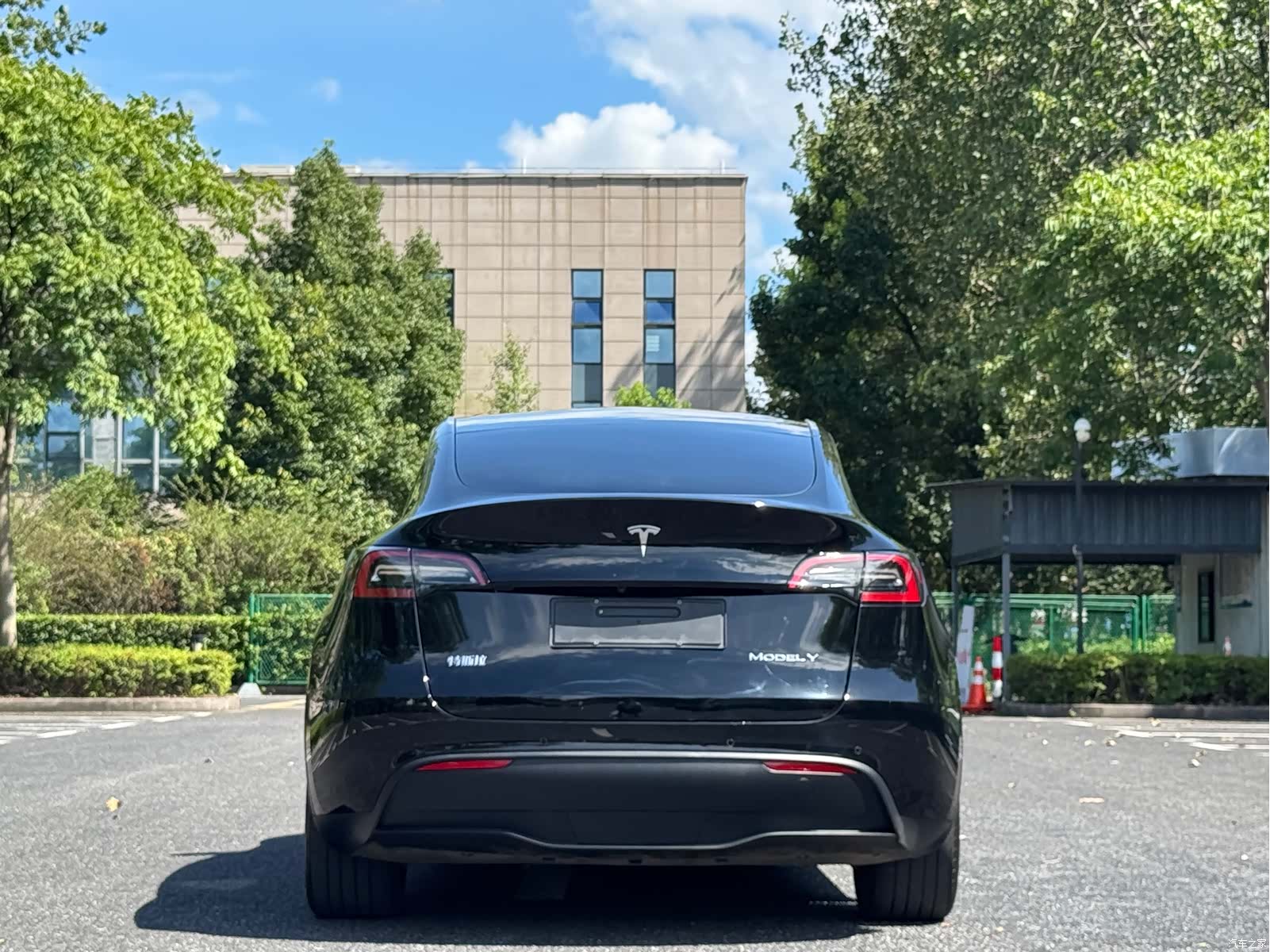 Tesla Model Y, 2023 12