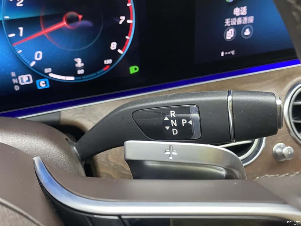 Mercedes-Benz E-Class, 2023 23