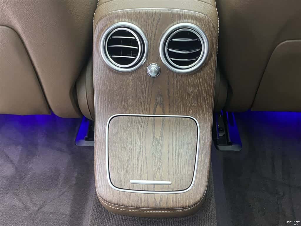 Mercedes-Benz E-Class, 2023 29