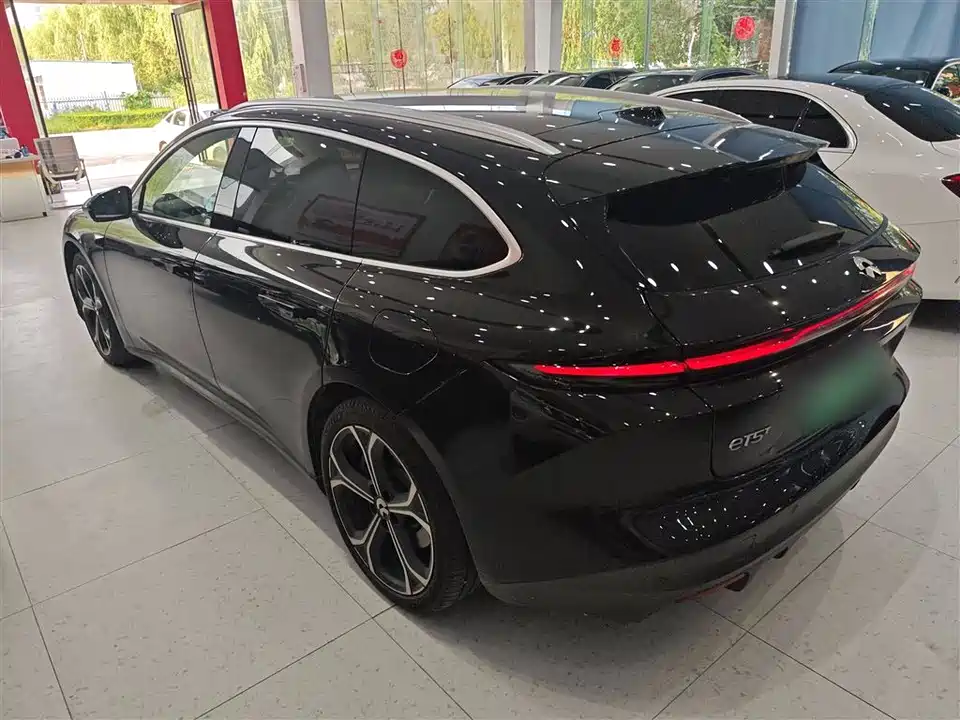 NIO ET5