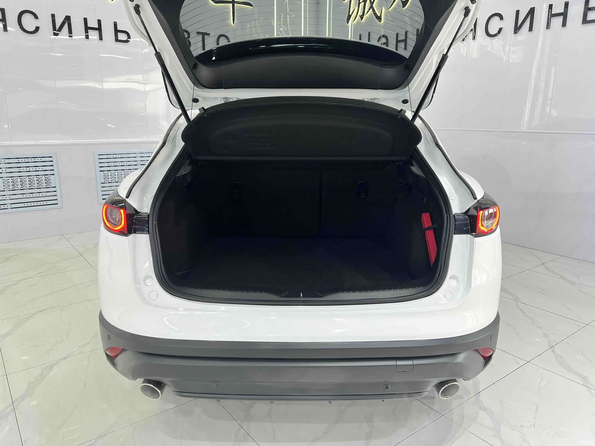 Mazda CX-4, 2023 15