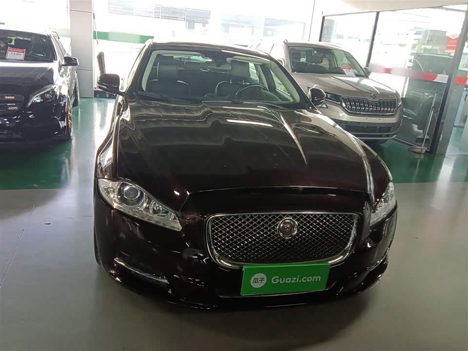 Jaguar XJ