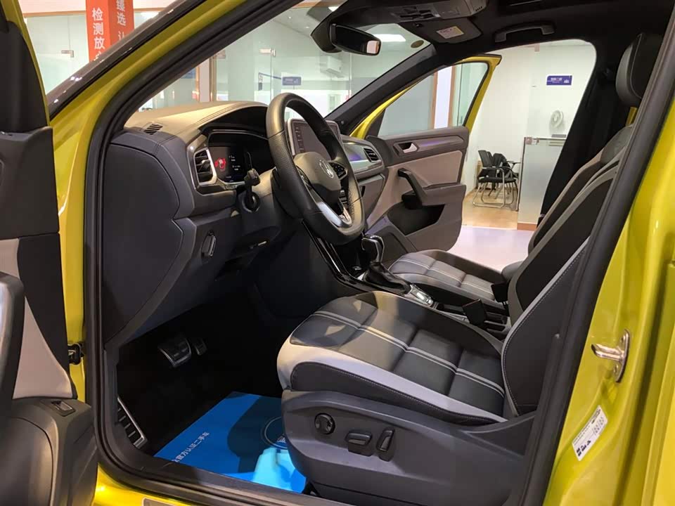 Volkswagen T-ROC exploring Songs