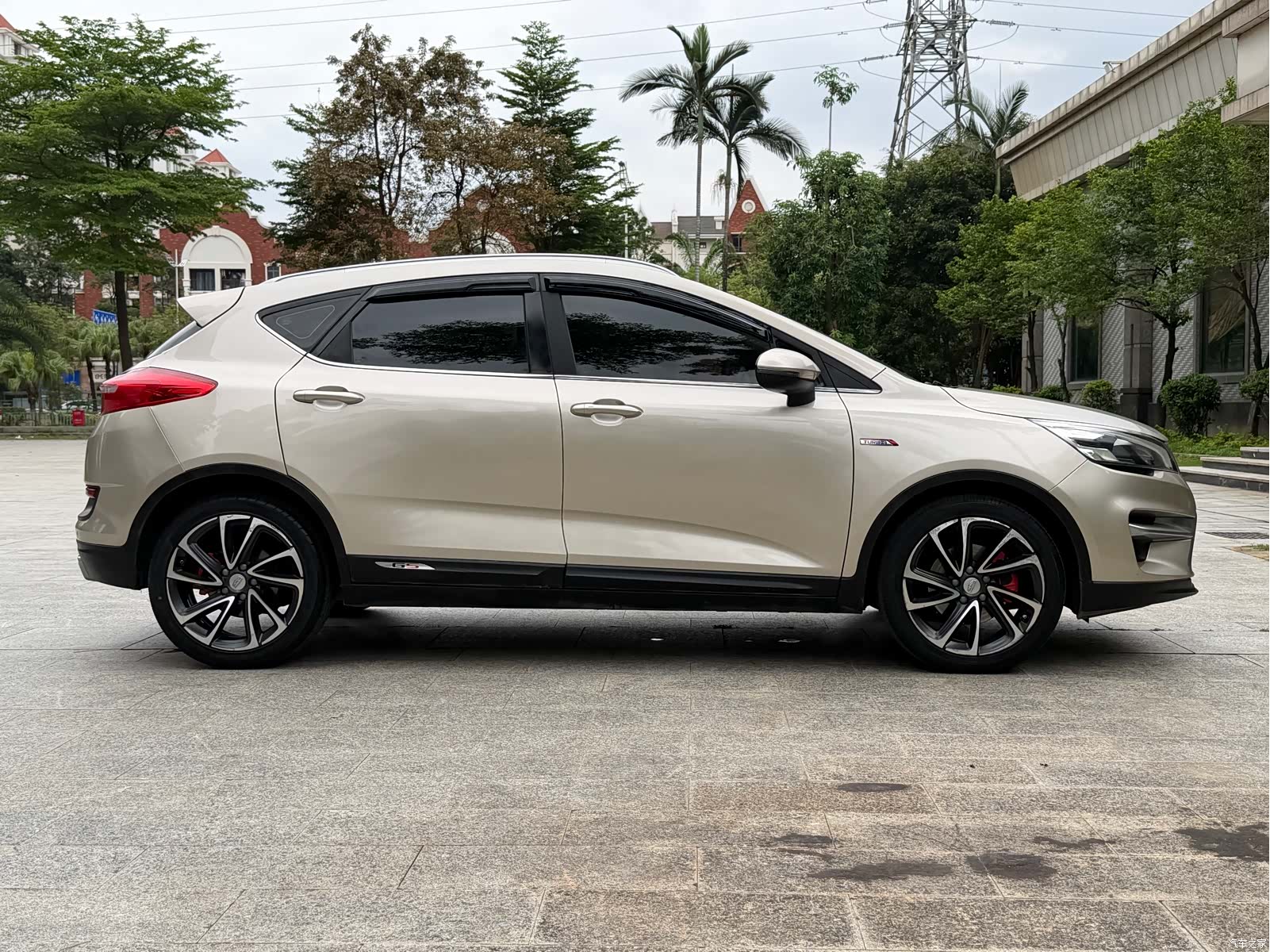 Geely Emgrand, 2017 13