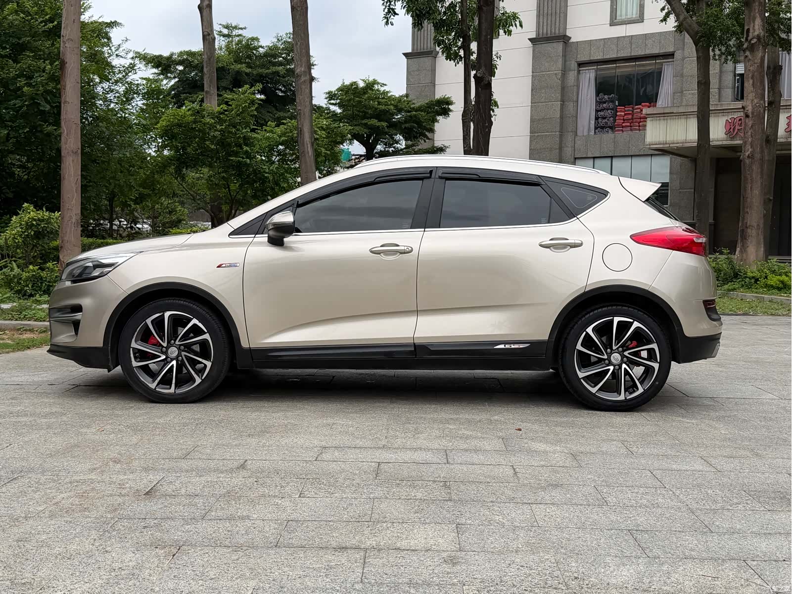 Geely Emgrand, 2017 4