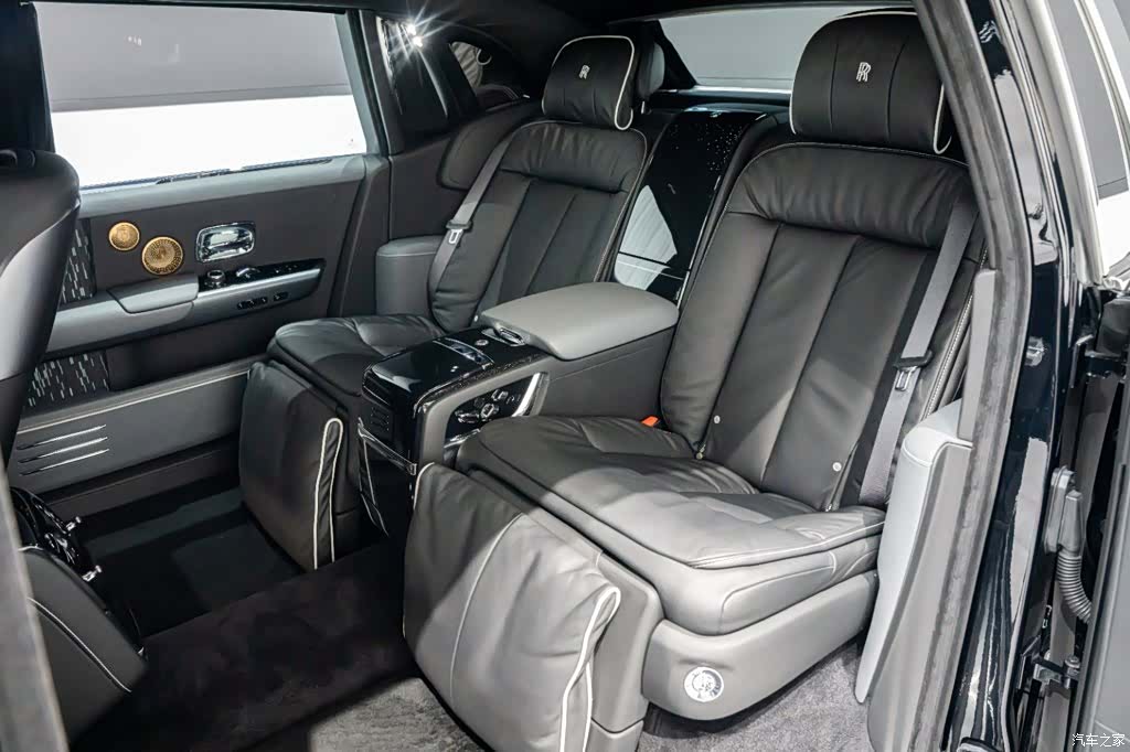 Rolls-Royce Phantom, 2021 11
