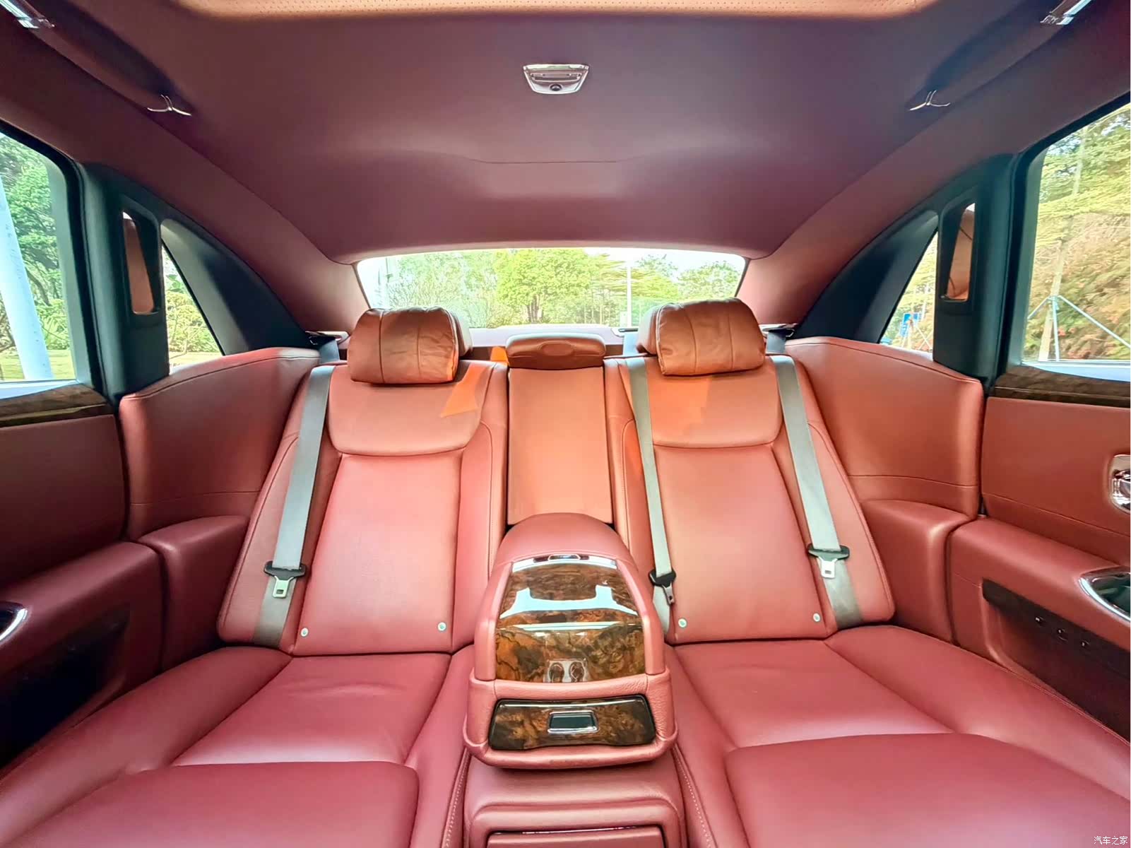 Rolls-Royce Ghost, 2017 все фото
