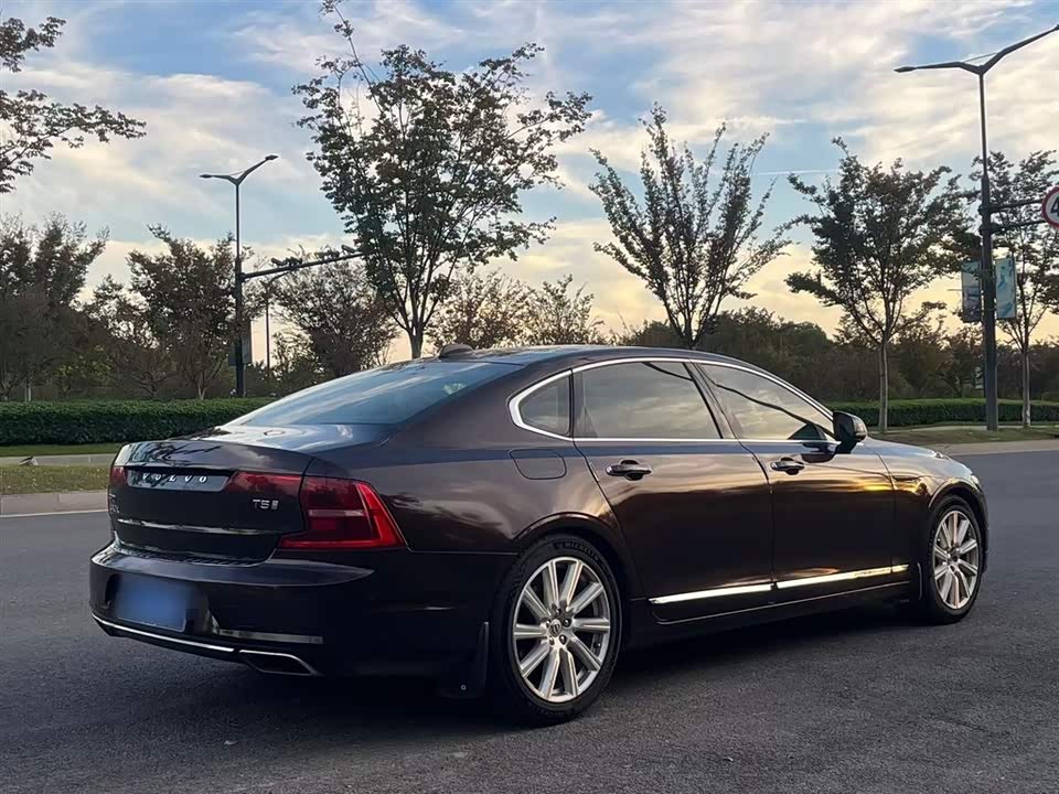 Volvo S90
