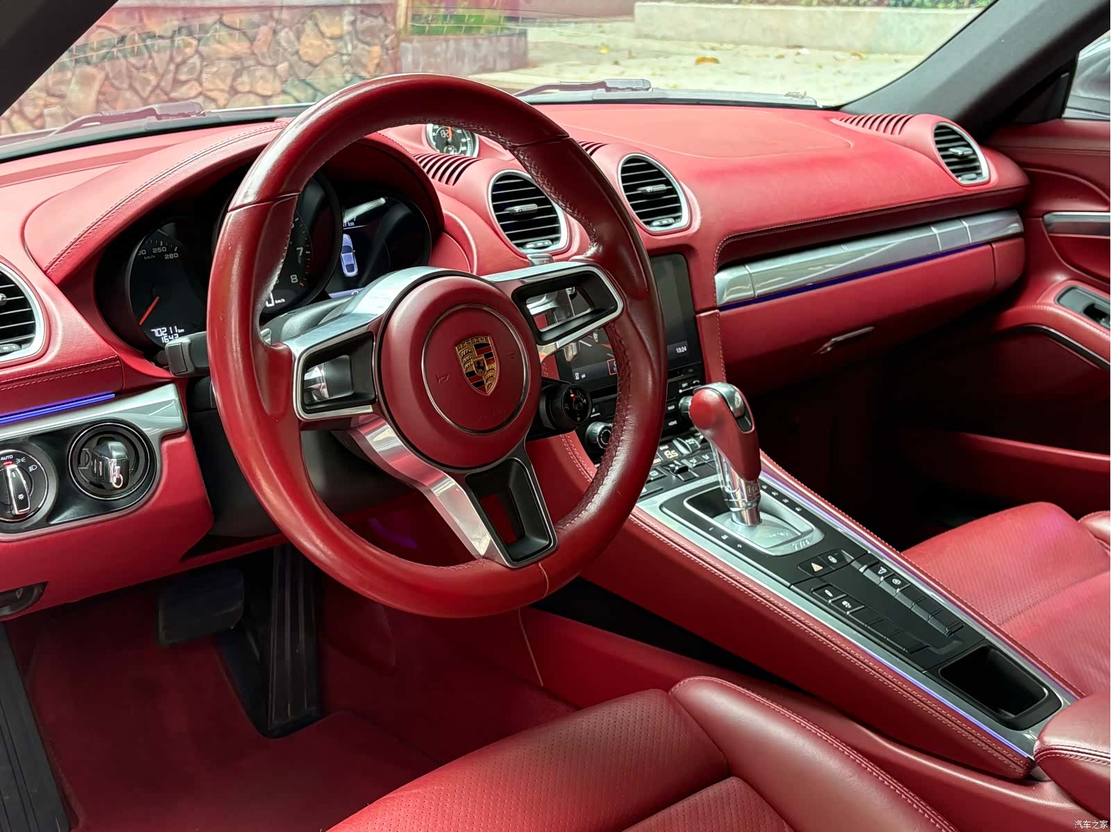 Porsche Cayman, 2018 все фото