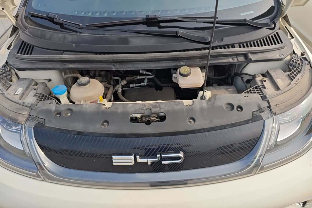 BYD Dolphin, 2023 10