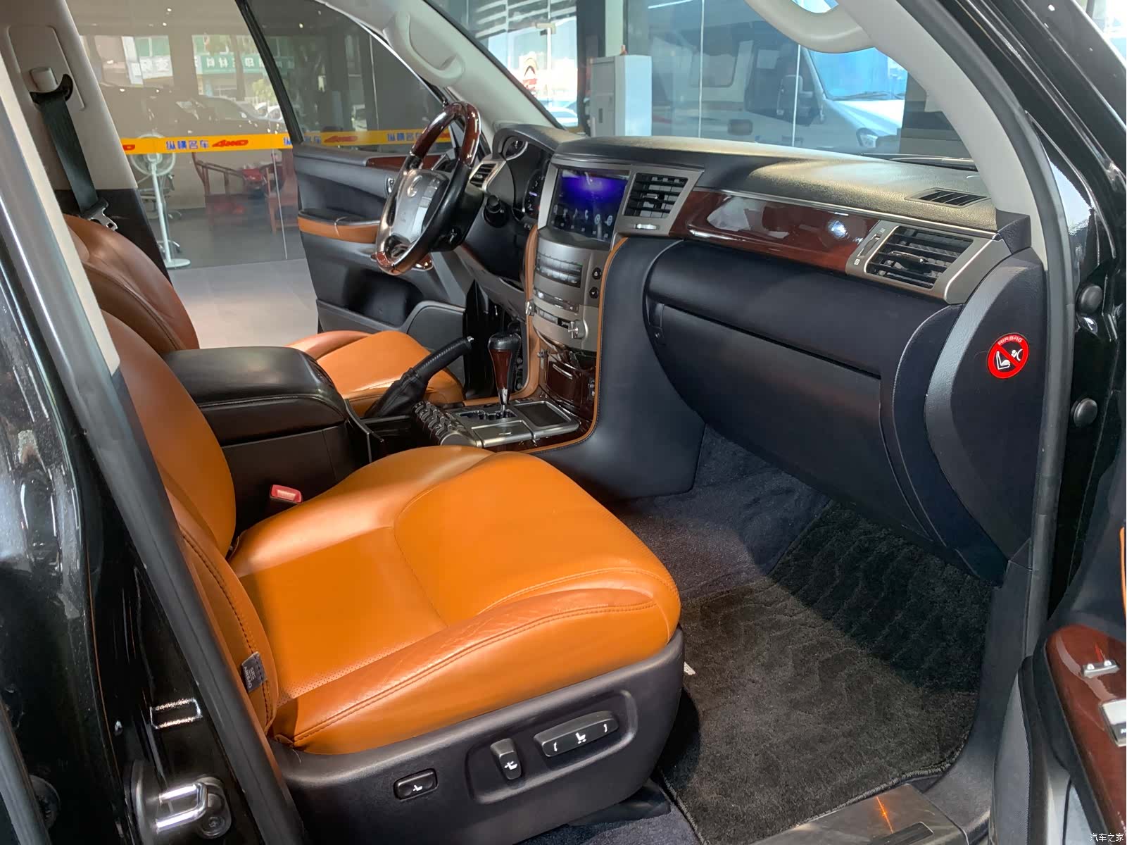 Lexus LX, 2013 10