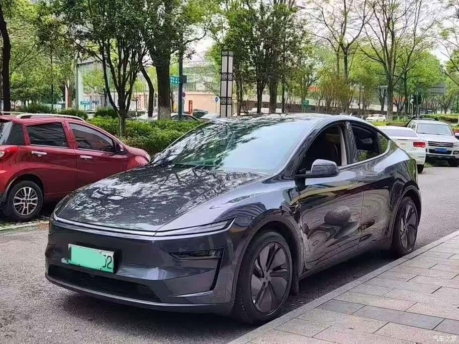 Tesla Model Y, 2025 1