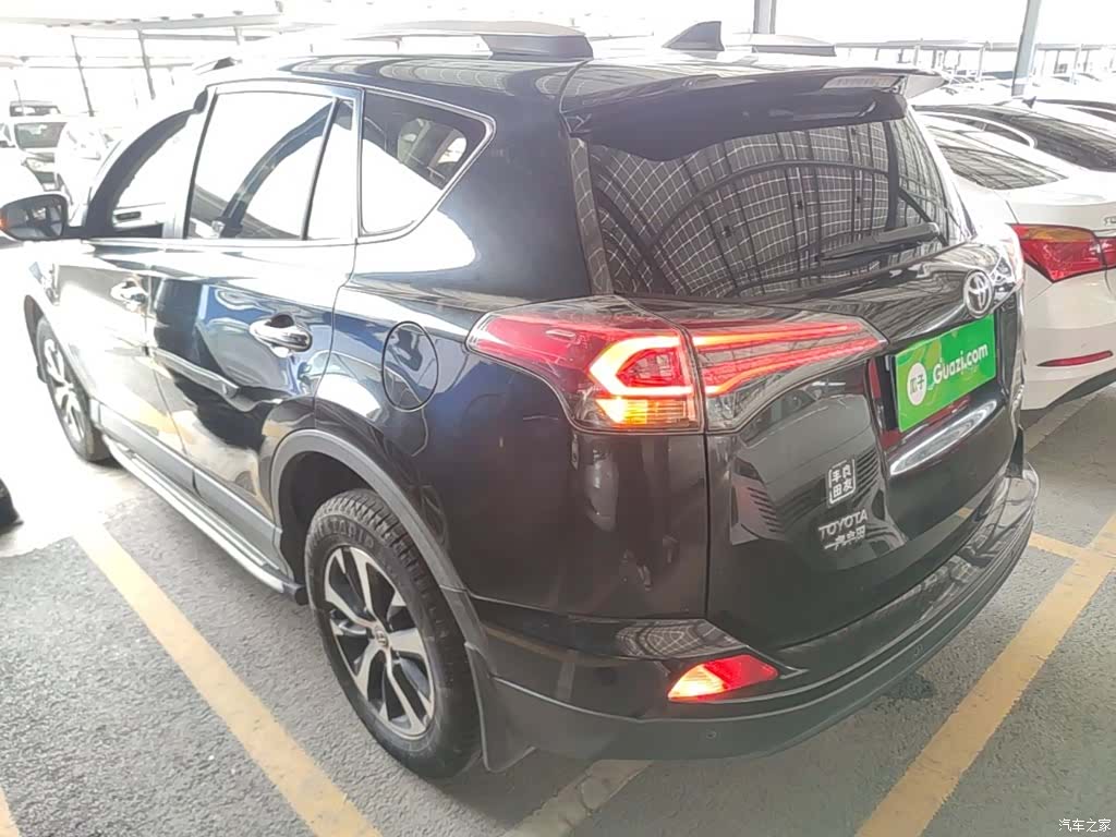 Toyota RAV4, 2018 все фото