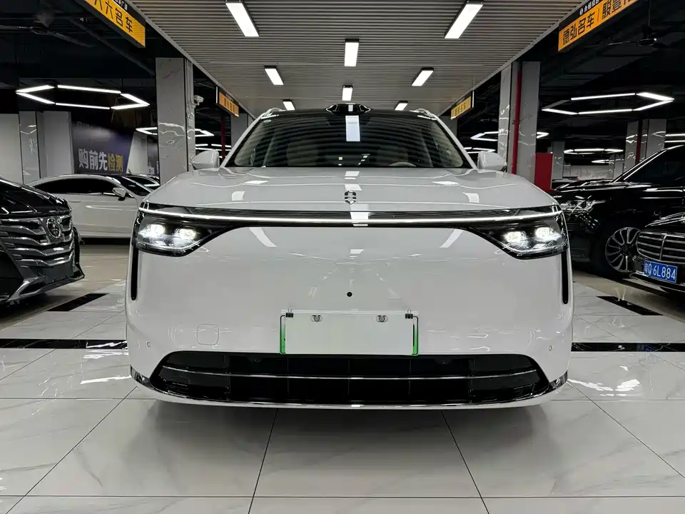 AITO Ask the world M8