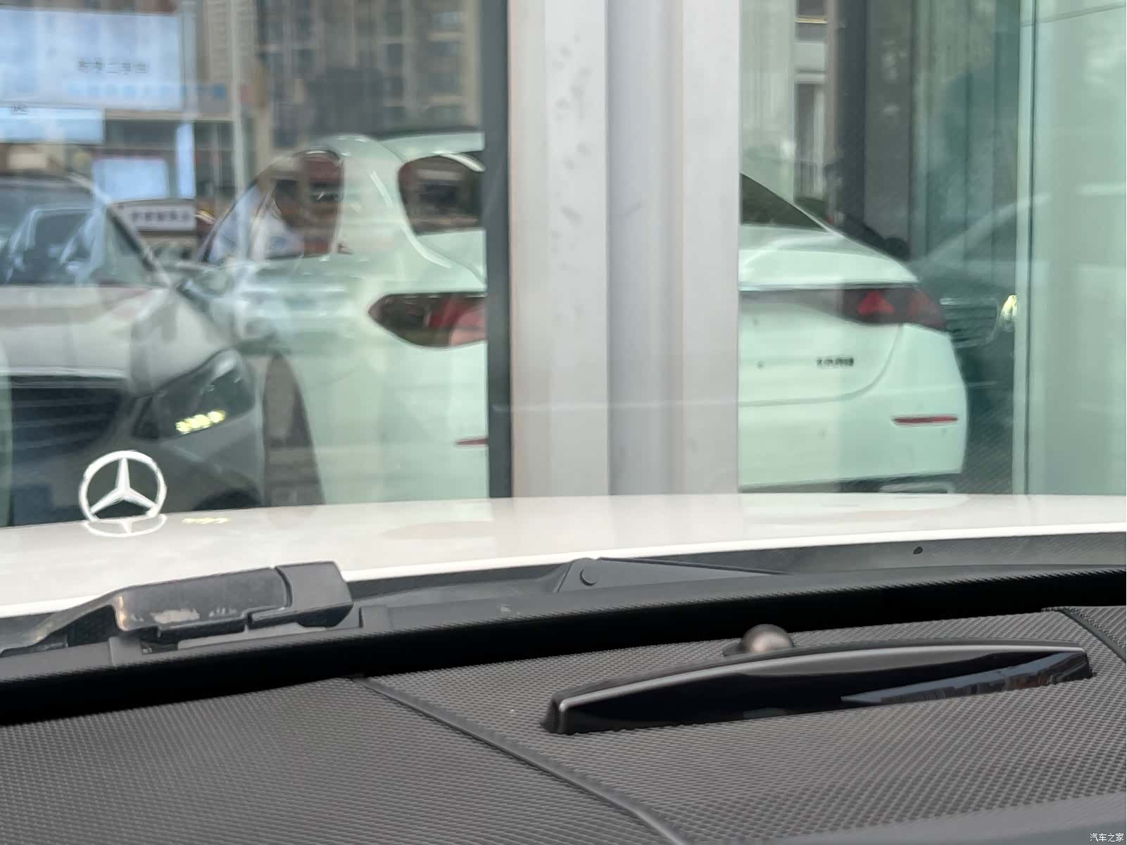 Mercedes-Benz E-Class, 2015 35