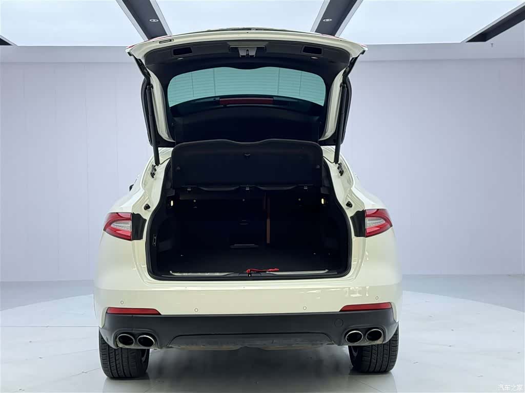 Maserati Levante, 2019 13