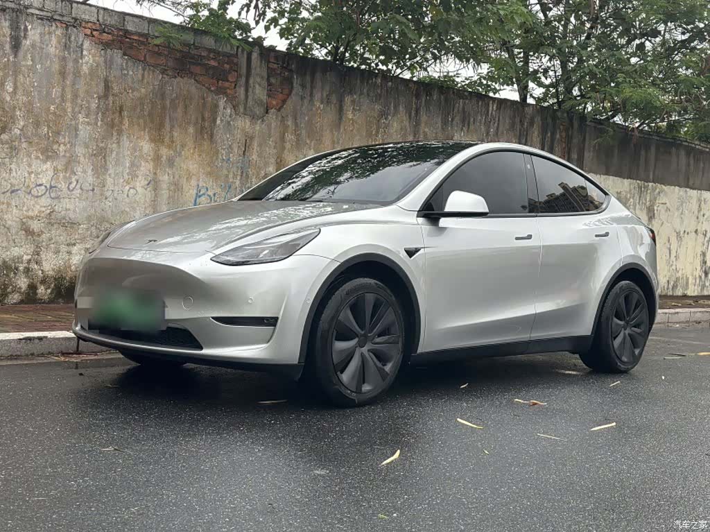 Tesla Model Y, 2024 1