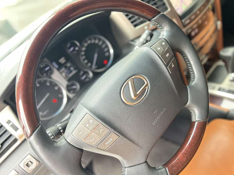 Lexus LX