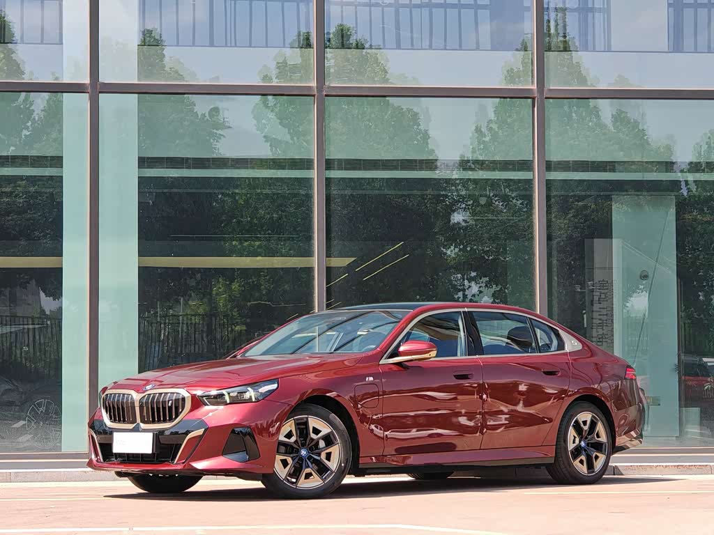 BMW i5