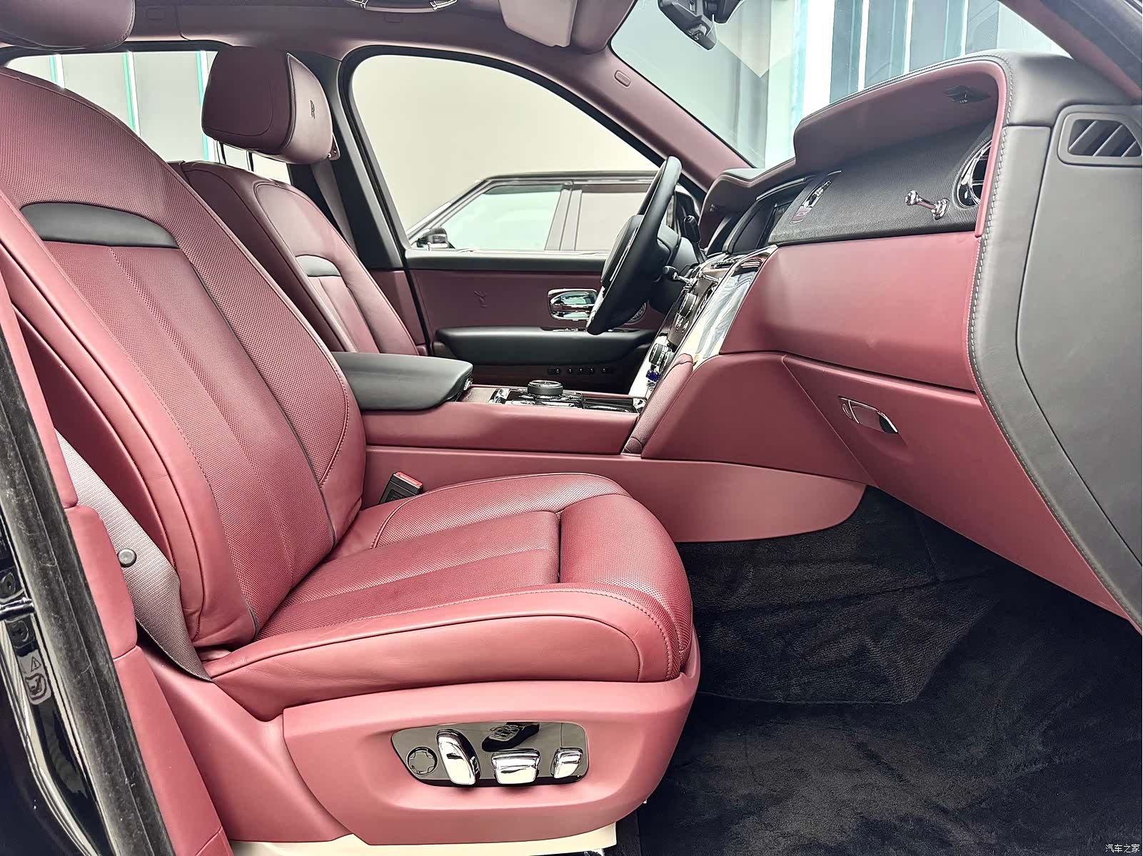 Rolls-Royce Cullinan, 2022 14