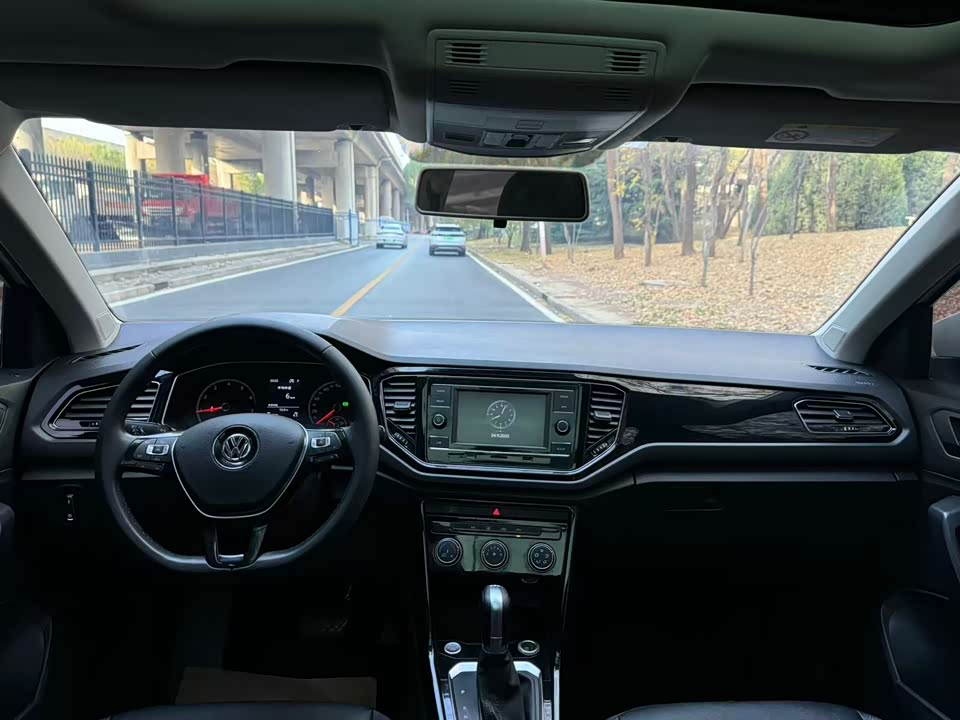 Volkswagen T-ROC exploring Songs