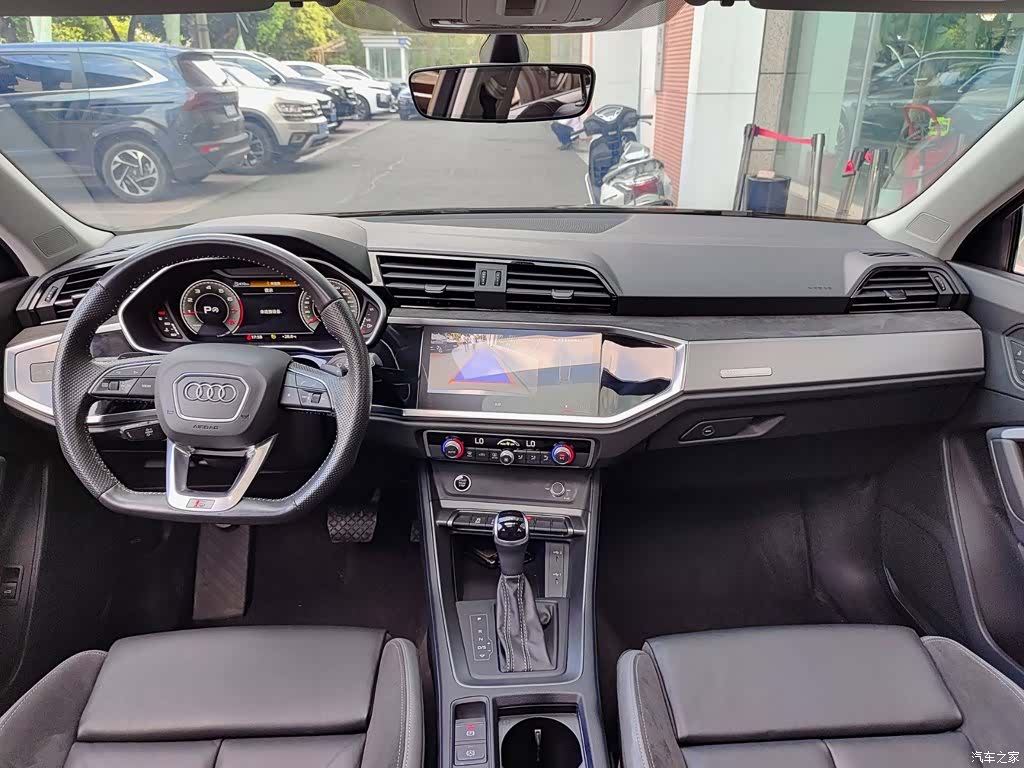 Audi Q3, 2022 10