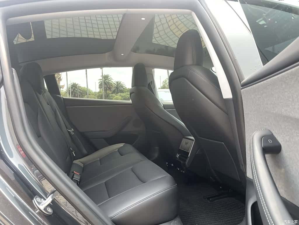Tesla Model 3, 2025 19