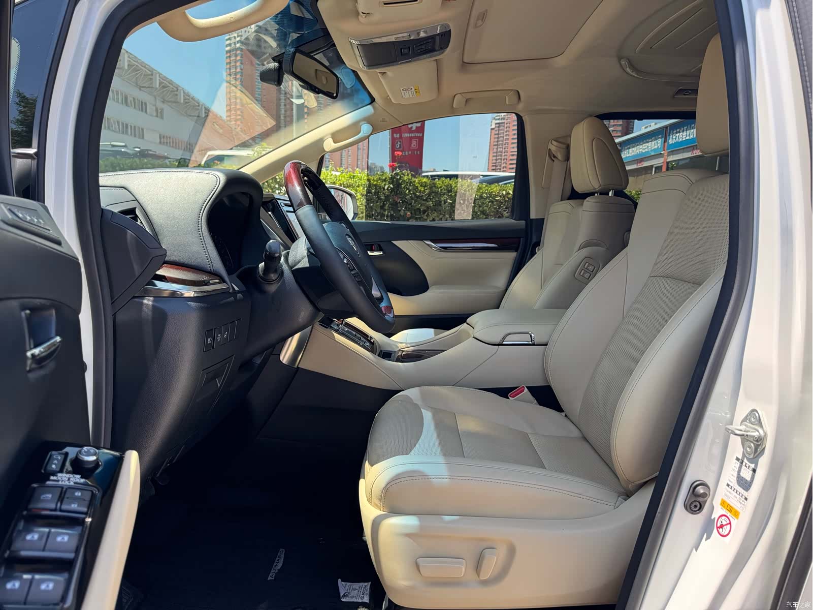 Toyota Alphard, 2015 11