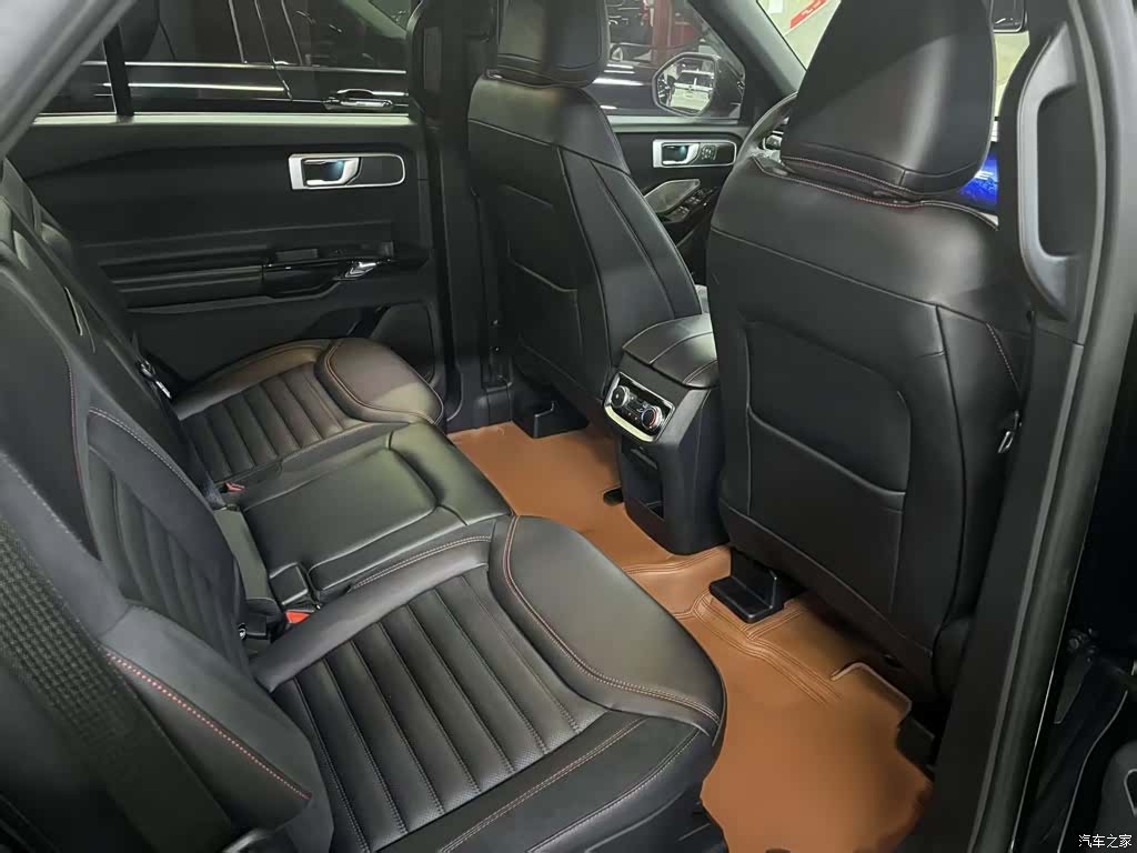 Ford Explorer, 2023 21