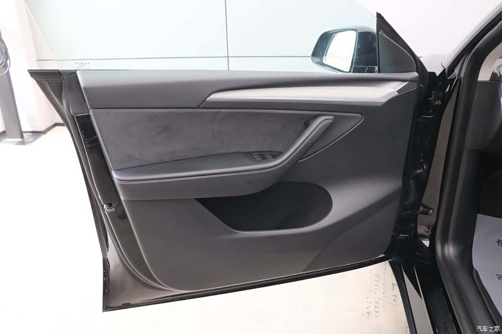 Tesla Model Y, 2024 10