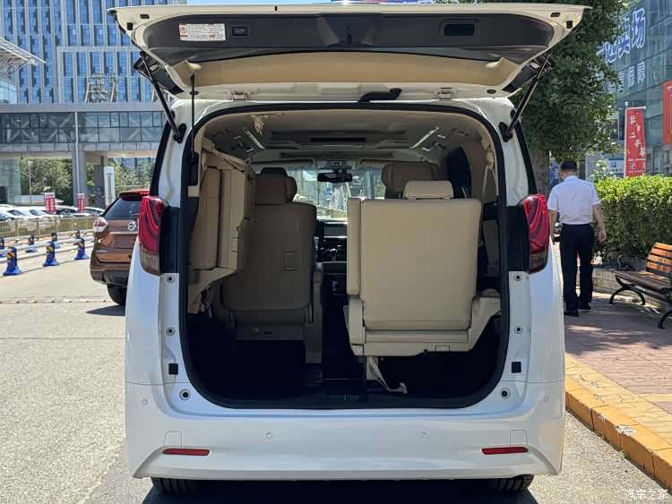 Toyota Alphard, 2015 8