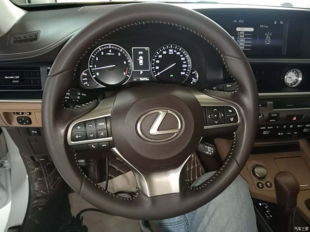 Lexus ES, 2017 11