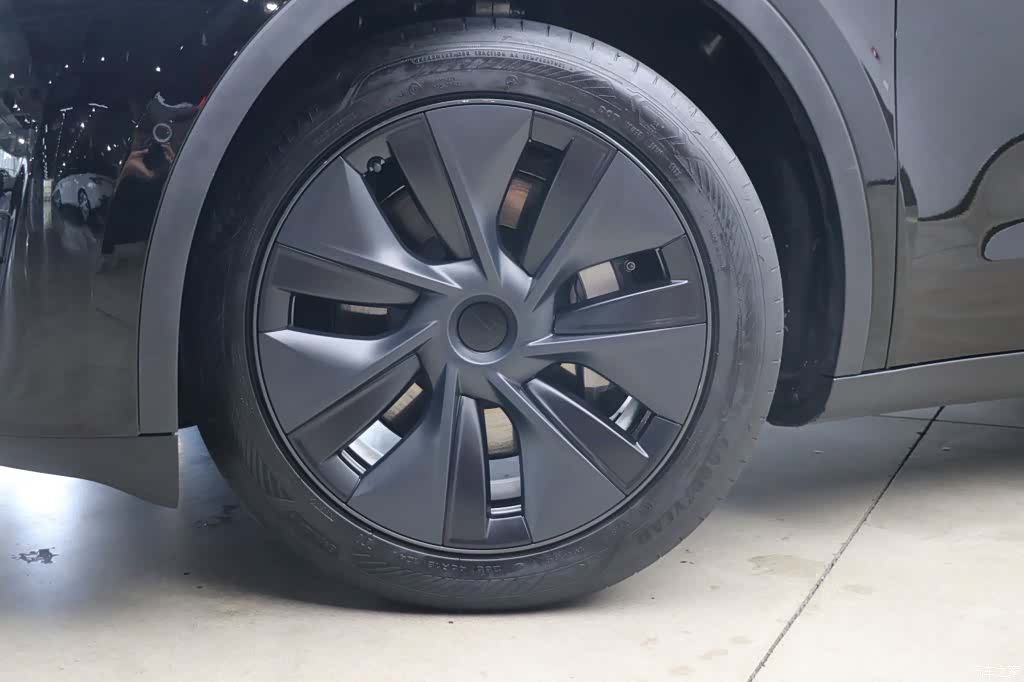 Tesla Model Y, 2024 25