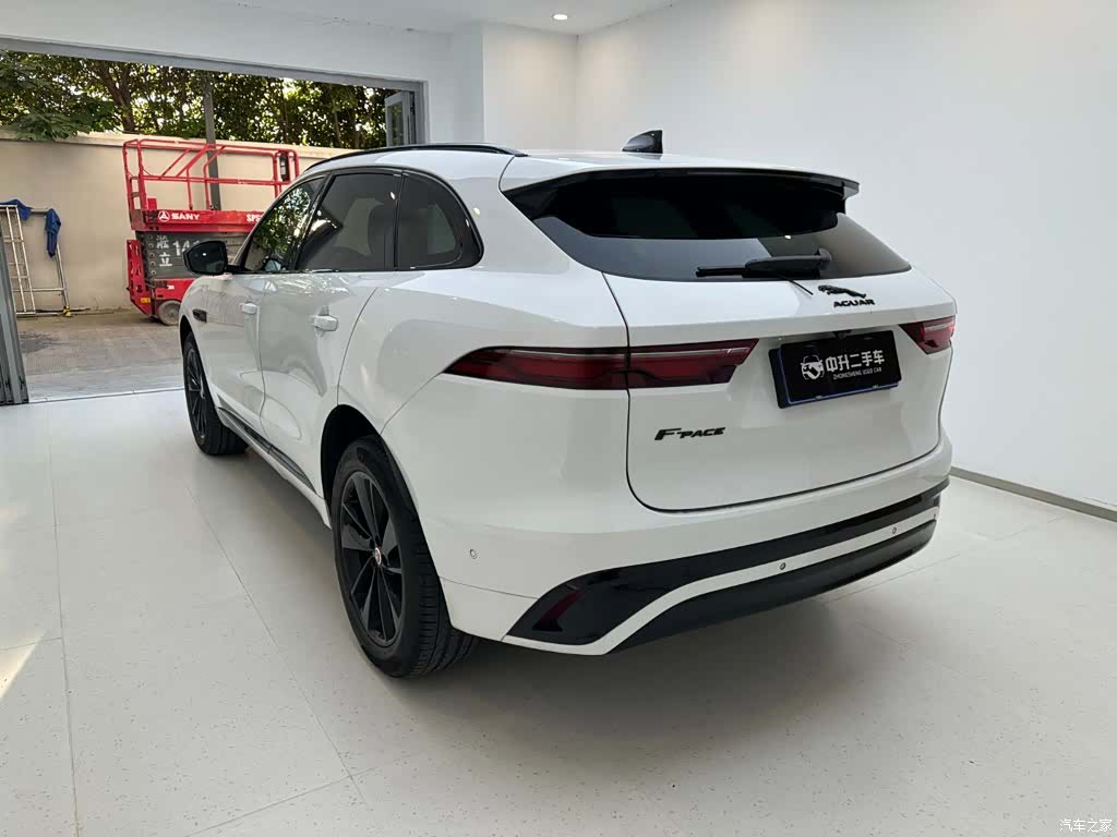 Jaguar F-PACE, 2023 все фото