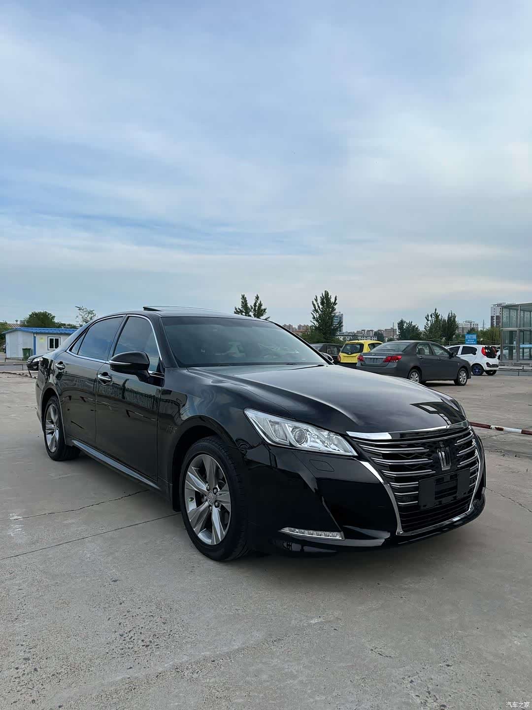 Toyota Crown, 2017 4