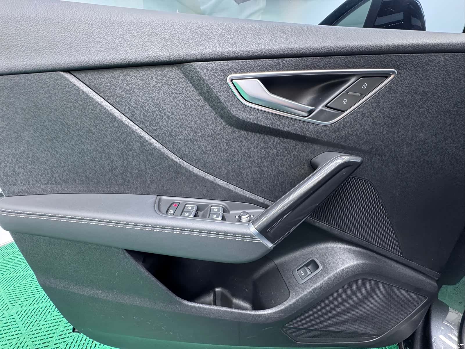 Audi Q2L, 2023 16
