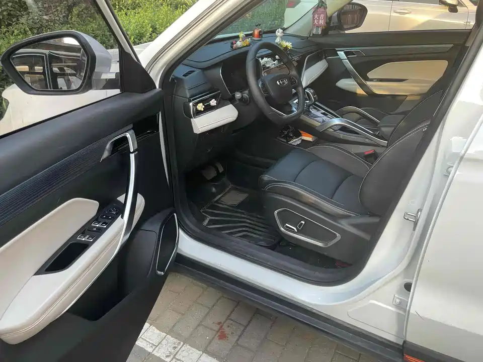 Geely Atlas