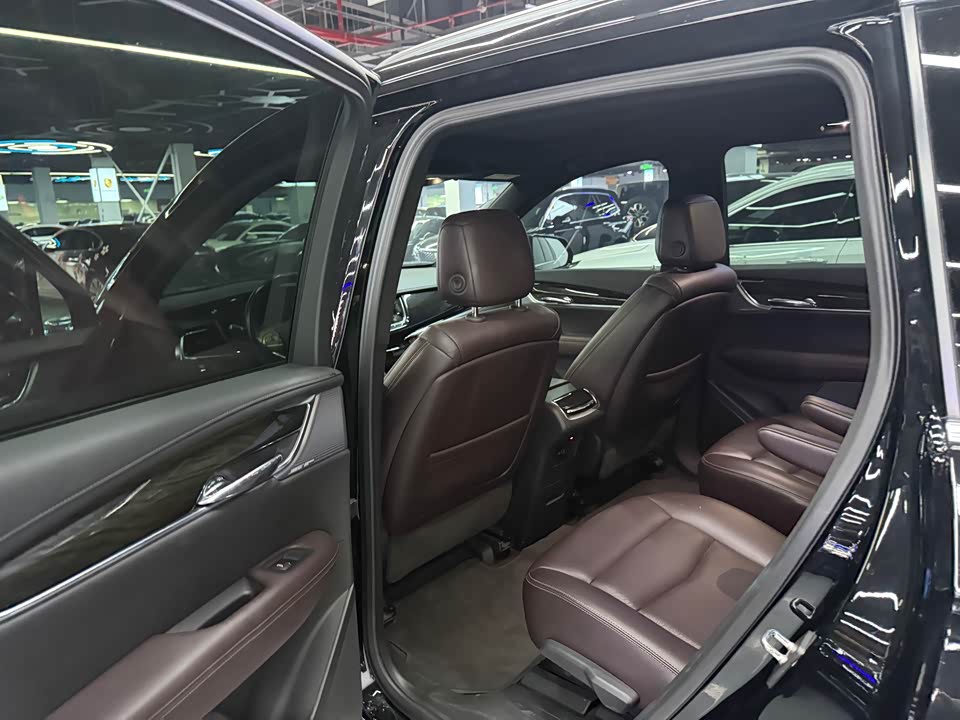 Cadillac XT6