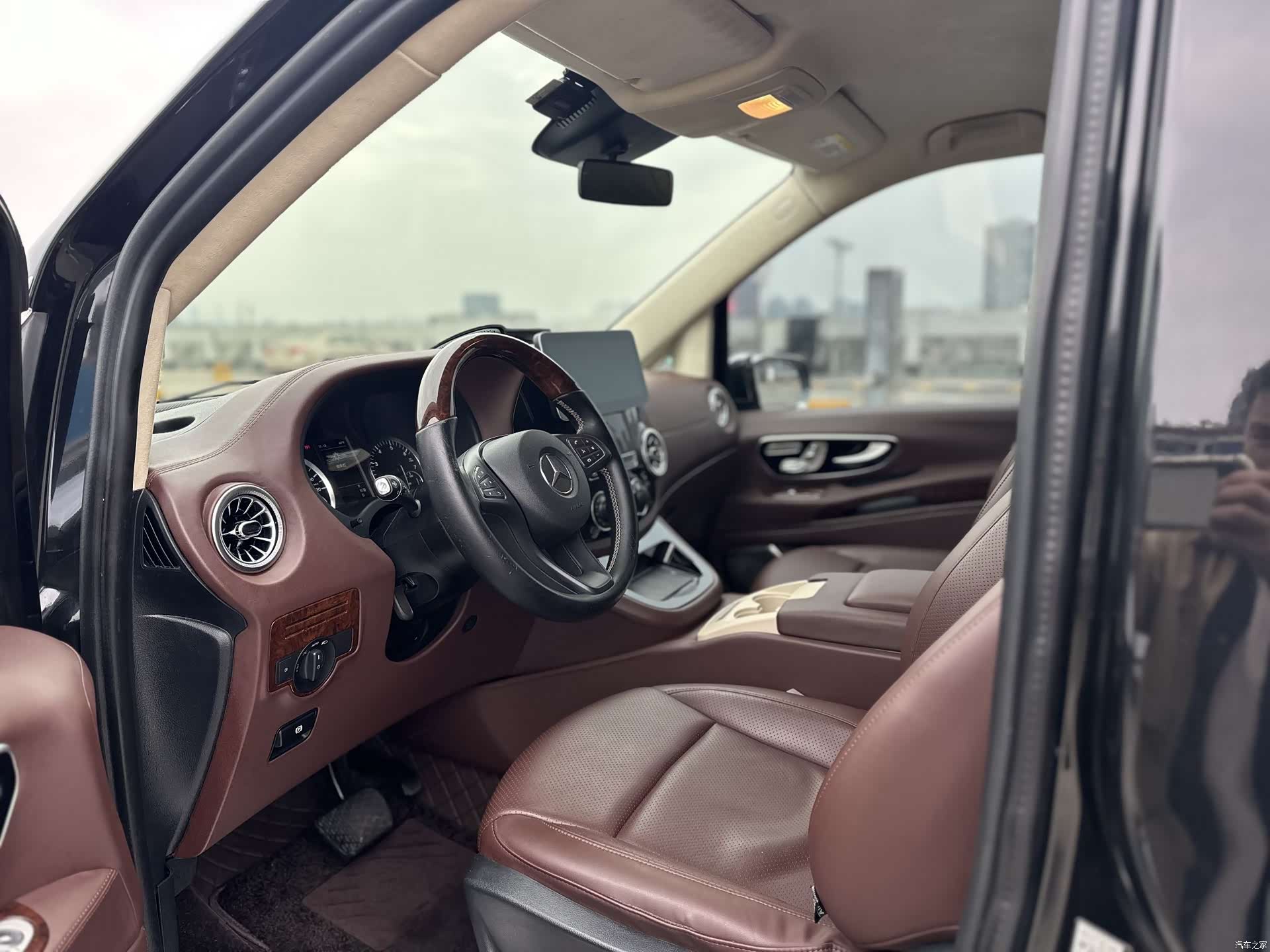 Mercedes-Benz V-Class, 2019 13