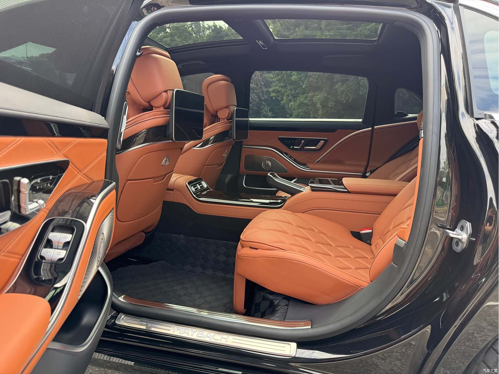Maybach S-Class, 2023 12