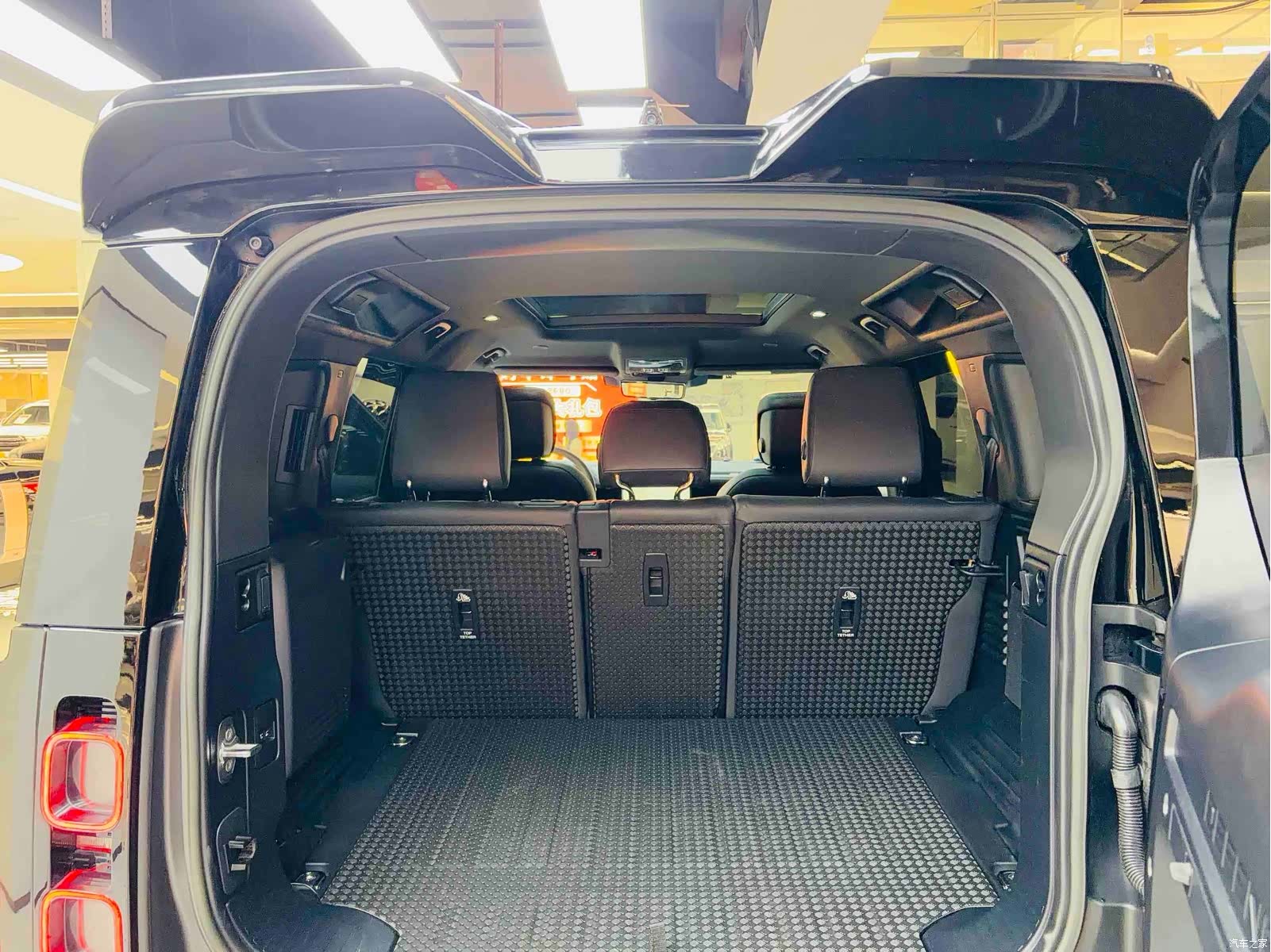 Land Rover Defender, 2023 21